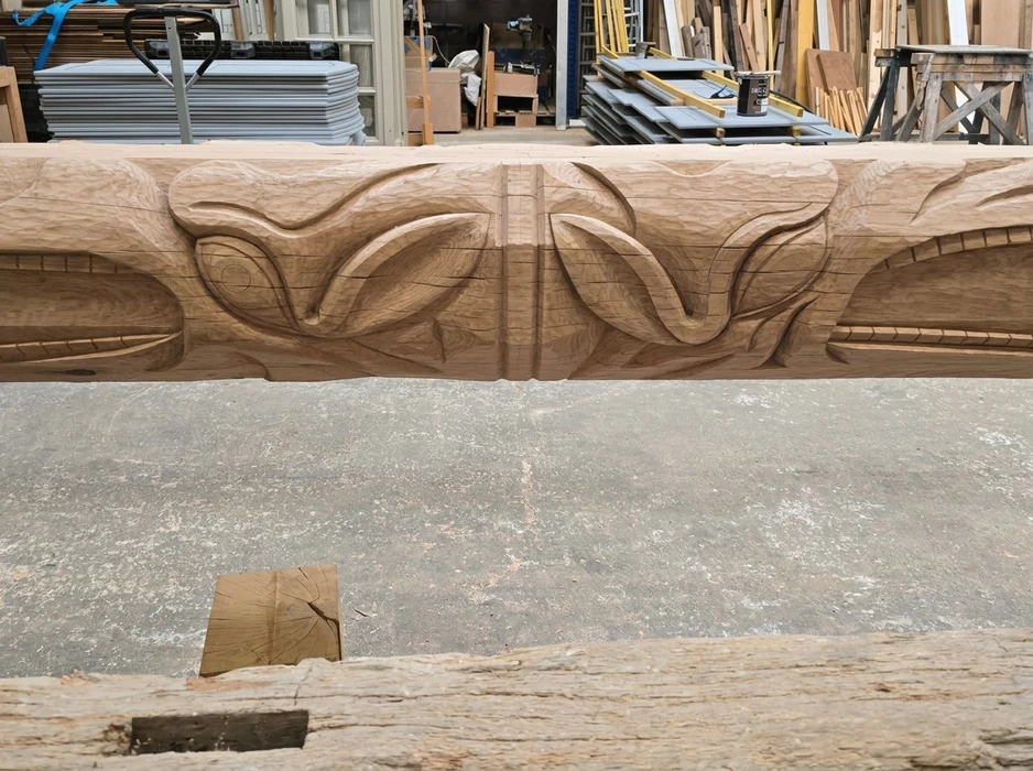 Atelier de sculpture sur bois, intérieur industriel