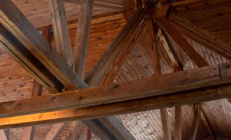 Restaurer le mobilier d'église : techniques et savoir-faire